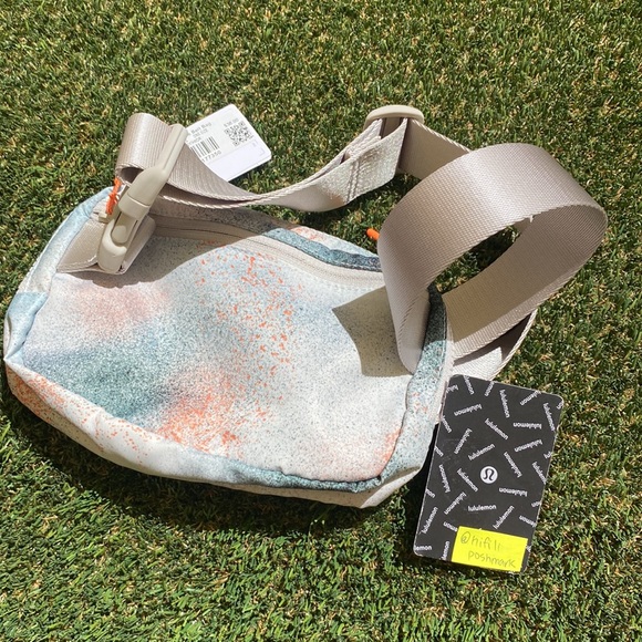 NWT HTF 🦄 SOLD OUT Lululemon spray paint everywhere belt bag OG strap - Picture 4 of 6